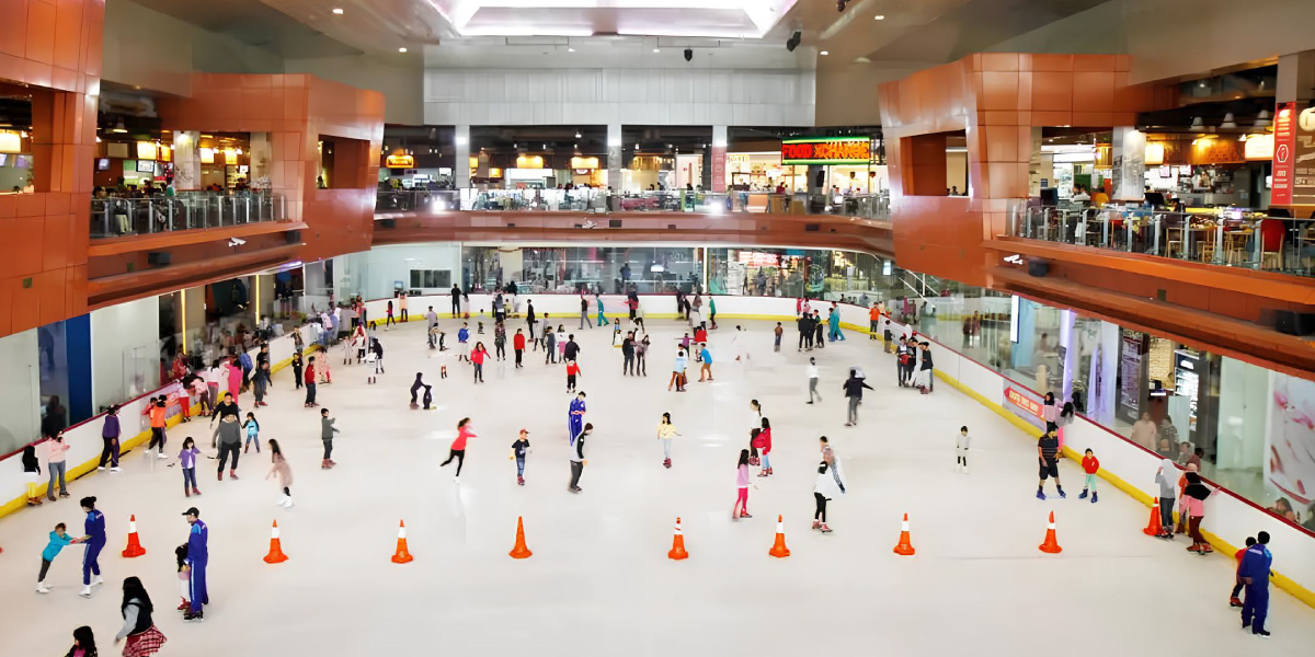Serunya Weekend di BX Rink Bintaro Jaya Xchange Mall: Ice Skating untuk Semua